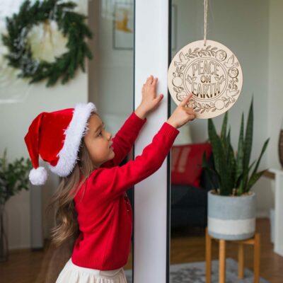 Christmas Round Sign Engraving, Peace On Earth |